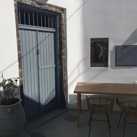 Imarkellis Santorini * Pýrgos