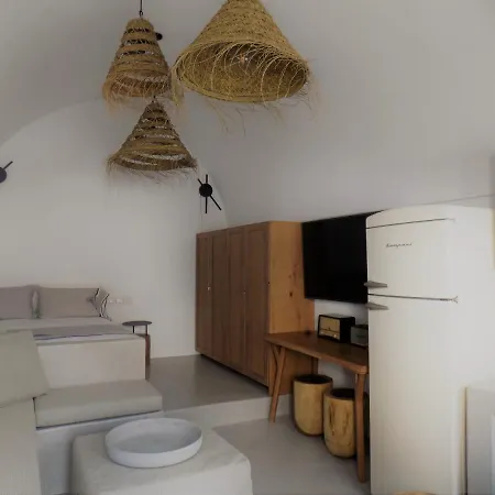 Imarkellis Santorini Tatil Evi Pýrgos