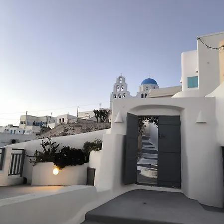 Imarkellis Santorini * Pýrgos